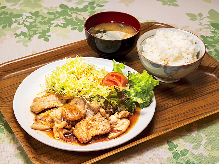 国産豚肉を使った「生姜焼き肉定食」（1,000円）。おいしさの秘密は、研究を重ねた自家製のタレ。柔らかい肉とさっぱりしたタレがよく合い、箸が止まらない