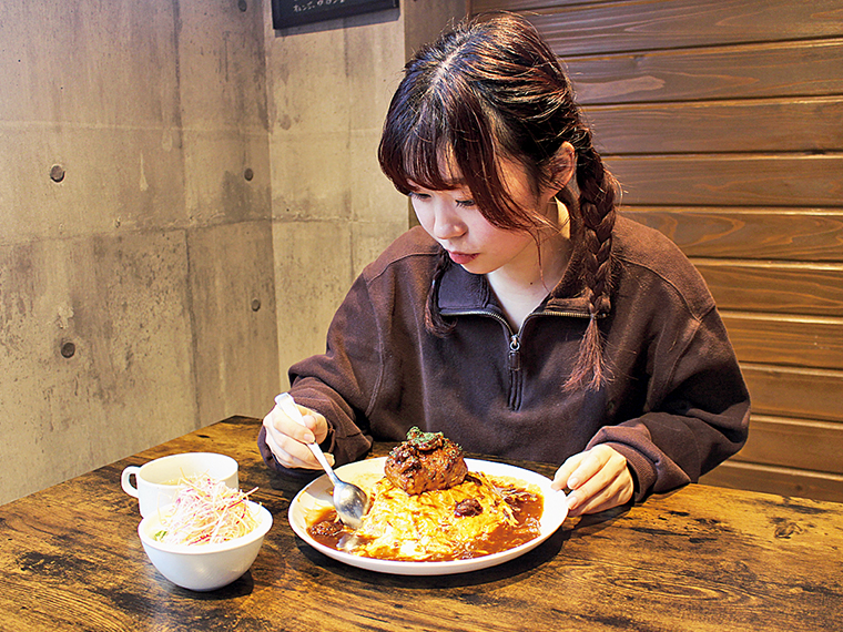 「料理が来た時の迫力に驚きますが、食べてみると全くしつこくなく、どんどん食べてペロリと完食です！肉食べたい欲が満たされる！」by.涼