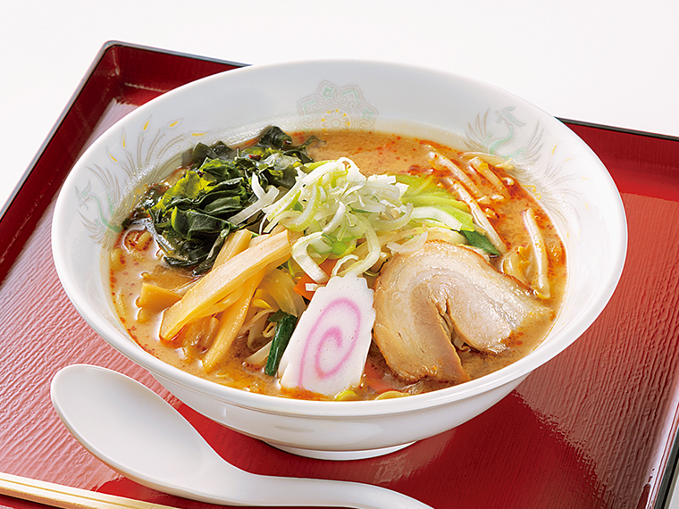 「やまきや辛子味噌らーめん」(830円)。店内に置いてある「ばちぎ農場」の唐辛子をプラスすれば、さらに辛さが引き立つ一杯に