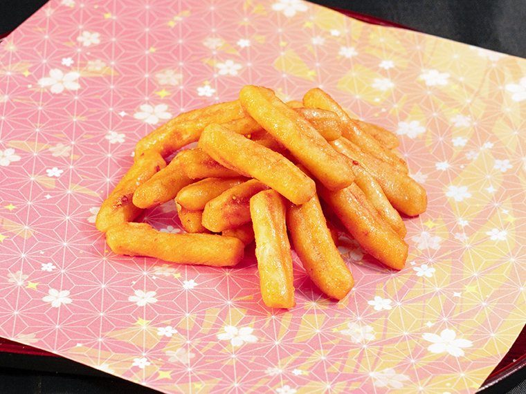 ぬか茂菓子店とコラボした霊山産のいちご使用の「霊山いちごかりんとう」(500円)などの新商品も感謝祭に合わせて続々登場!