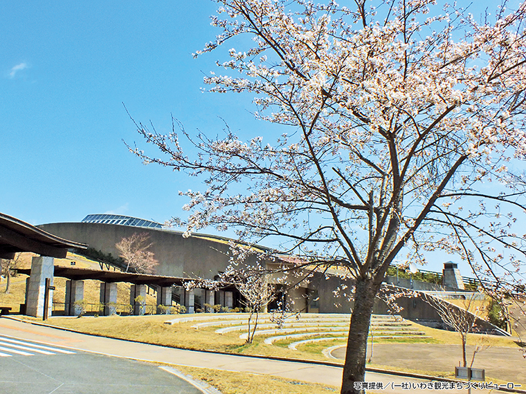 文学館の庭にあるベンチに座って、お弁当を食べるのも楽しい過ごし方