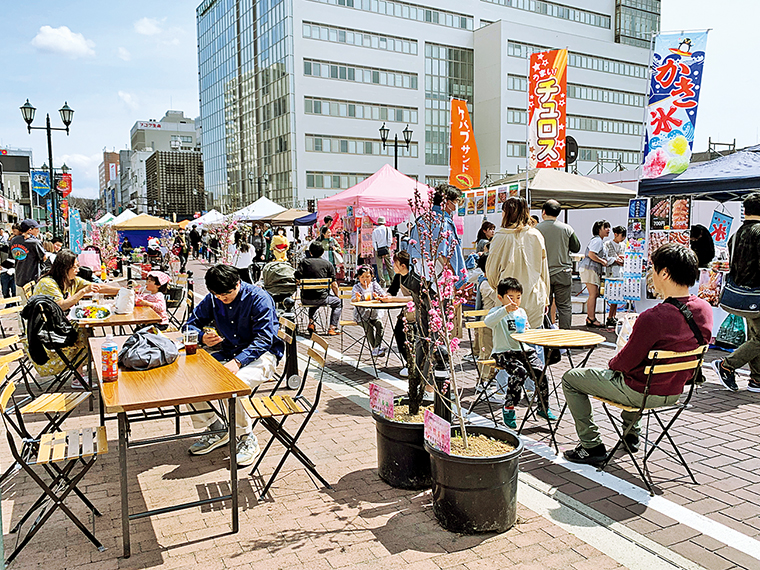 当日、来場者には花見山の花のプレゼントもある(なくなり次第終了)
