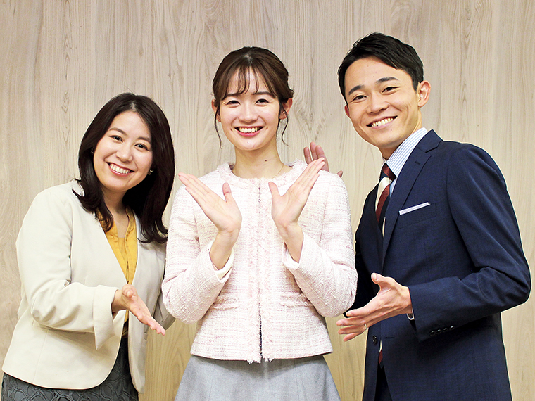 ［左から］菅原成美キャスター、松廣香織アナウンサー、武田健太アナウンサー