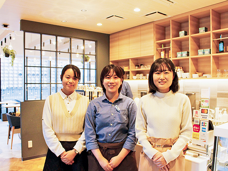 「どのスイーツも程良い甘さで最後まで飽きずに食べられました!」by.春奈 「フルーツやチョコのこだわりに感動!見た目も味も大満足です。」by.美咲