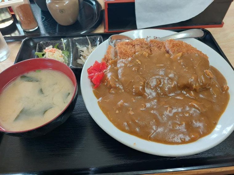 「かつカレー」(950円/部員提供)