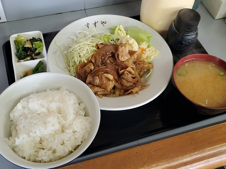 魅力の積載オーバー!「バラ焼肉定食」は950円