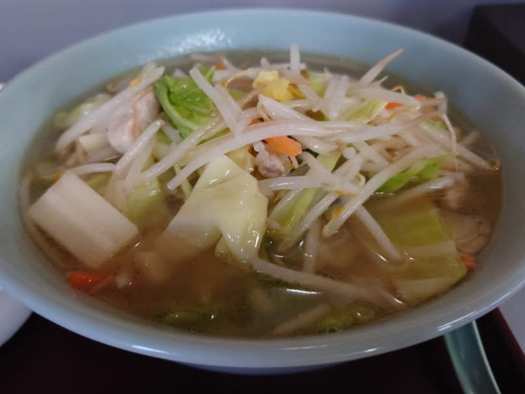 半チャーハンのパートナーにタンメンの選択肢も。(650円/部員提供)