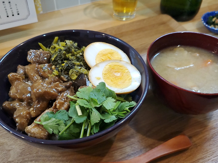 「パクチー多めでお願いします!」ルーロー飯(1,000円)