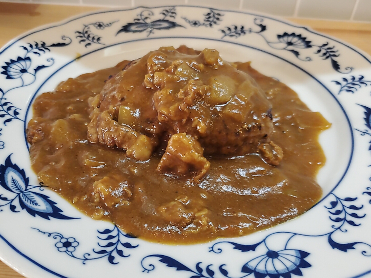 “新町のエアーズロック“、迫力の「ハンバーグカレー」(1,000円)