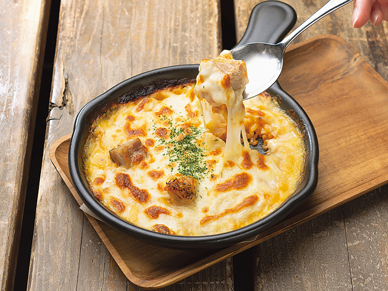 「チキンドリア」(1,300円)。あだたら高原産牛乳で作った自家製ホワイトソースを使用