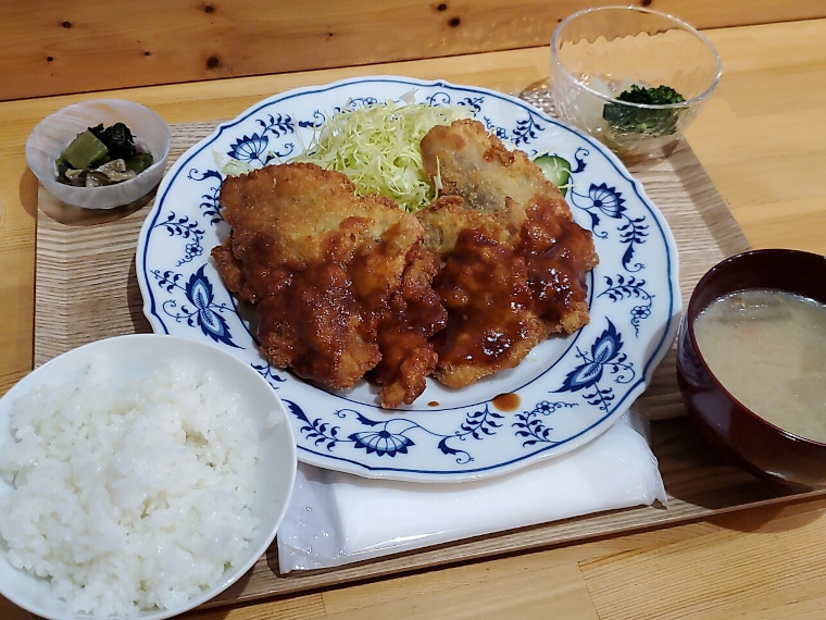カリッ寄りのサクッ!心地よい歯ざわりとクセになる香ばしさ