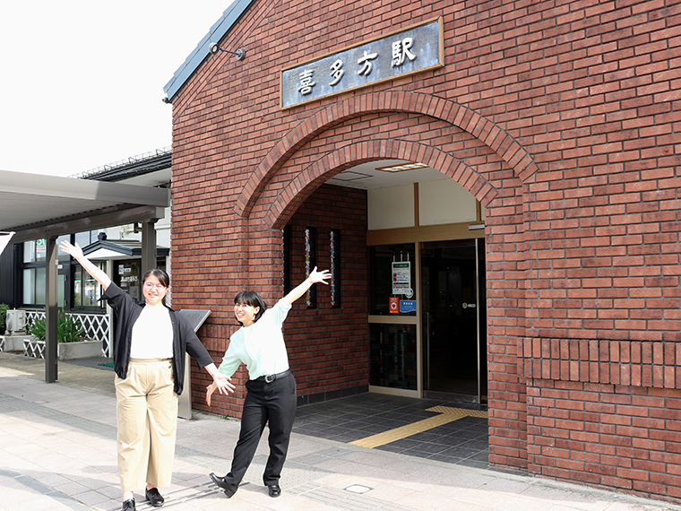 レンガ造りの素敵な駅舎に心が躍る