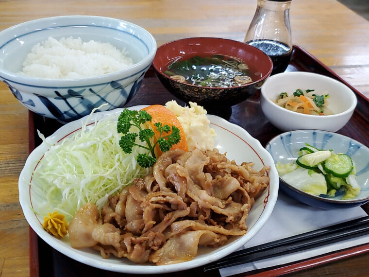 焼き肉という名の湖にそっと咲いた黄色いコウホネ。「焼肉定食」(980円)