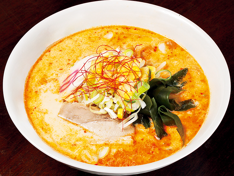 「赤べこラーメン」(935円)