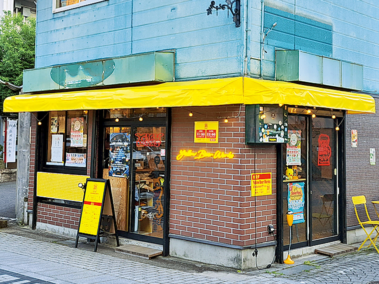 【Yellow Beer Works(イエロービアワークス) 文化通り店】1,000円以上の飲食利用の方に、クラフトビール(Mサイズ)を1杯サービス!▶有効人数:1枚につき2名まで有効