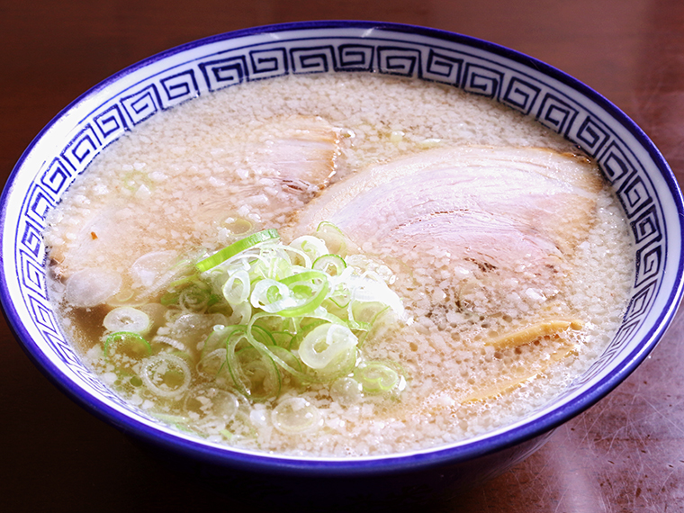 「ノムノムこってり醤油ラーメン」(870円)