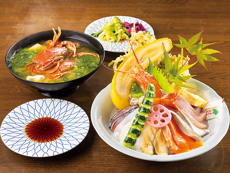 「海鮮丼(味噌汁、漬け物付き)」(1,300円)
