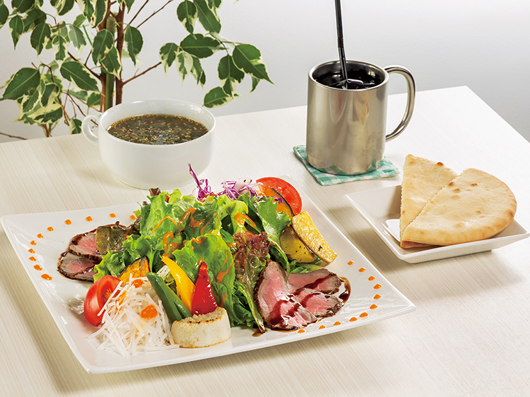 「サラダプレートランチ」（1,580円）【提供／11：00 ～16：00（15：30ラストオーダー）】