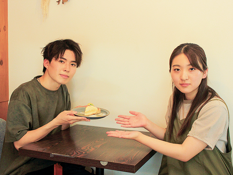 「窓から阿武隈川を望む素敵なカフェで、店内の装飾も可愛らしく、ケーキも絶品でした！」by.尊　「自然に囲まれた阿武隈川を眺めながら、季節限定のレモンパイをいただけて最高でした！」by.真子