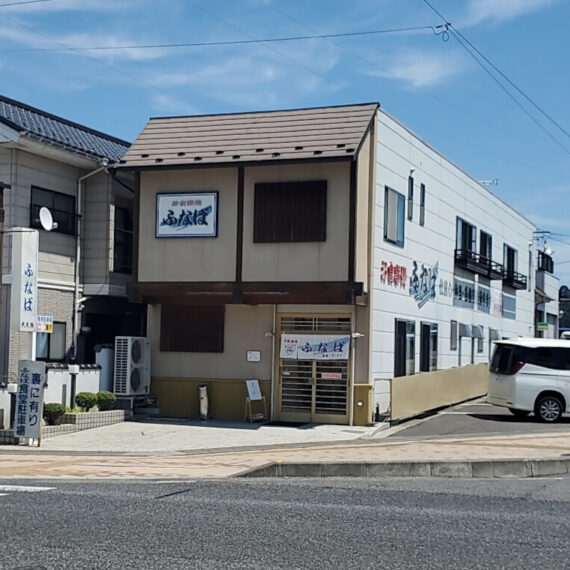 落ち着きのある佇まい。2階からの景色も見たくなる外観