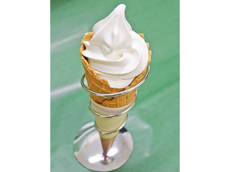 「バニラソフト」（400円）【MADEI KITCHEN（までいキッチン）】