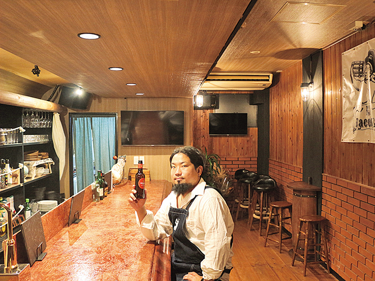 海賊酒場をイメージした店内。福島駅東口前「さんかく広場」からすぐ