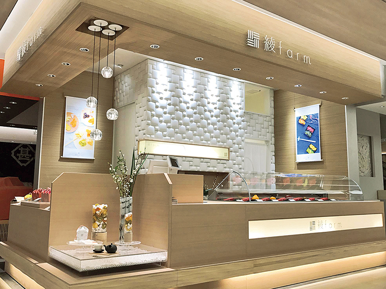 銀座にある商業施設「GINZA SIX」内にある「綾farm」直営店。2017年のオープン以来、連日多くの人でにぎわう