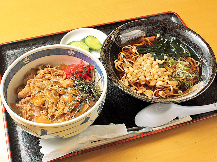 「牛丼セット」(850円)【天領の郷】