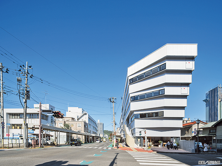 福島市大町・県庁通りのランドマーク的存在である「文化堂ビル」も、菅野建設が2024年に手がけた施工例