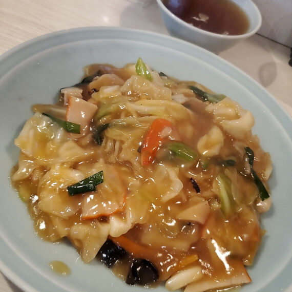 野菜たっぷり、食べ応えありの五目焼きそば(1,050円)