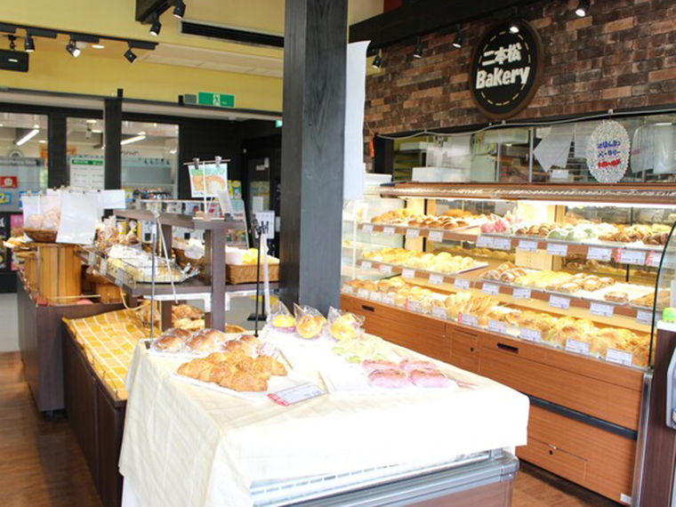 【道の駅「安達」下り線 二本松ベーカリー】酪王紅茶オレソフトクリーム100円引き