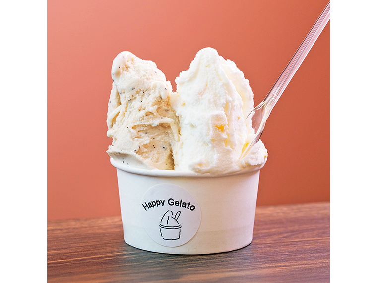 ヨーグルトをベースにミカンやパイナップルを加えた「フルーツの宝石箱」と「香りおいしさ弾む紅茶」のダブル（500円）