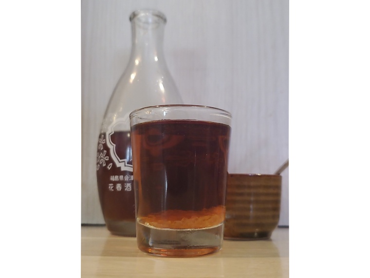 ガラス徳利が別銘柄でもそれがまた良いんです。紹興酒は熱燗で(1合650円)