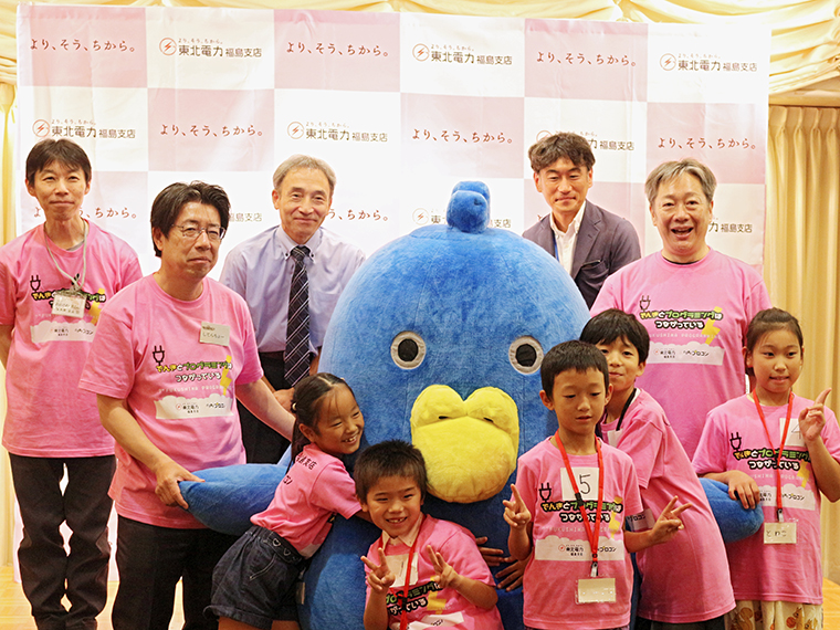 最後は発表してくれた子どもたちと審査員で記念撮影