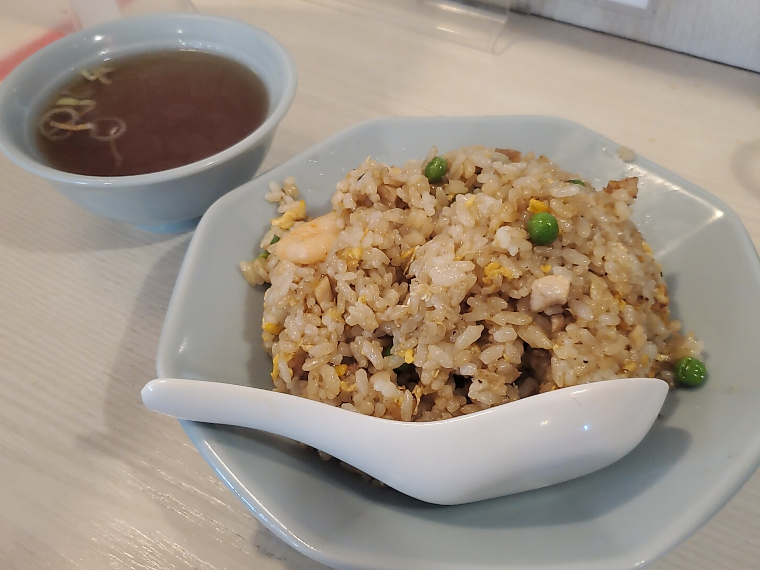 醤油のコクとエビのぷりっぷり。思い出すと食べたくなる炒飯(750円)