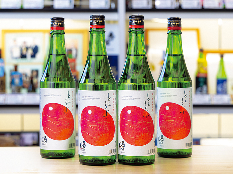 「純米吟醸とえるぶ12」(720ml・1,485円)。ラベルにはあだたら山を軽快に駆ける鹿の姿が描かれている