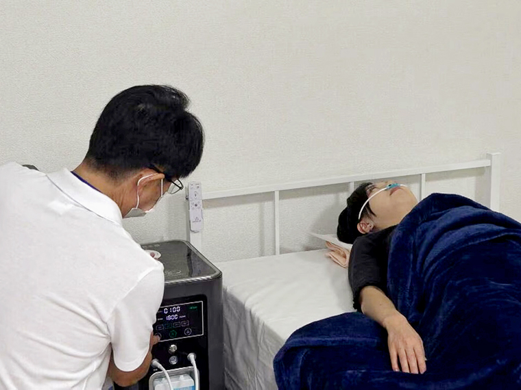 専用のチューブで水素を吸入