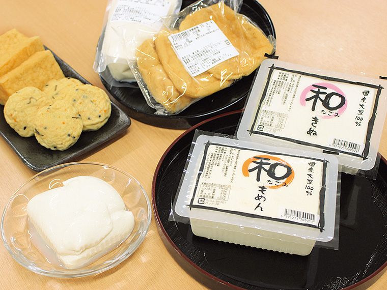 大豆をふんだんに使用し豆の甘みが感じられるので、そのままでもおいしい。絹豆腐と木綿豆腐の食べ比べや、油揚げ、厚揚げもおすすめ！