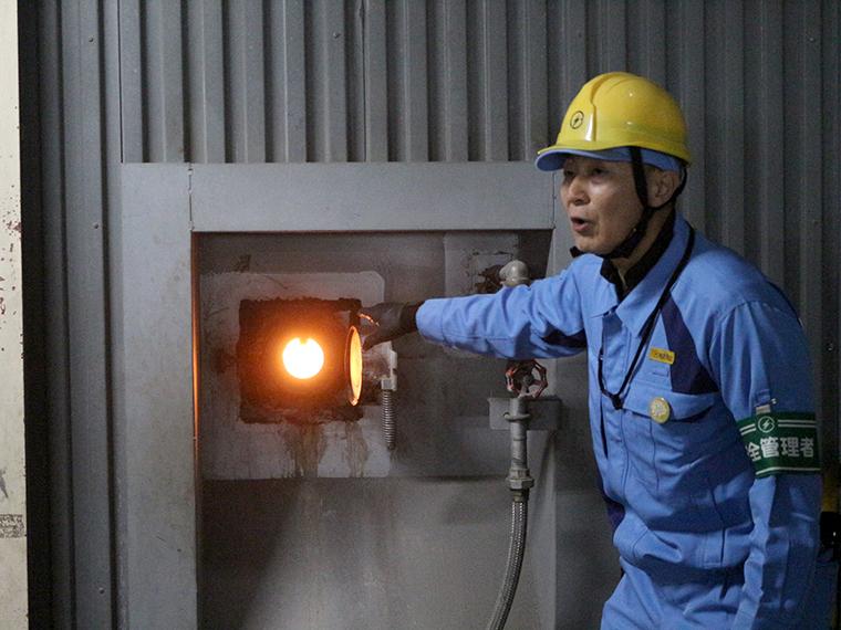 パカっと、2号機のボイラー内部です