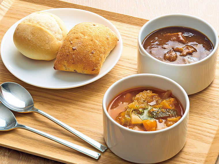 スープとカレーを味わえる「よくばりセット」（1,250円）。写真はミネストローネと欧風牛すじカレーをチョイス。パンの替わりにキヌア入りのライスを選ぶことも可能