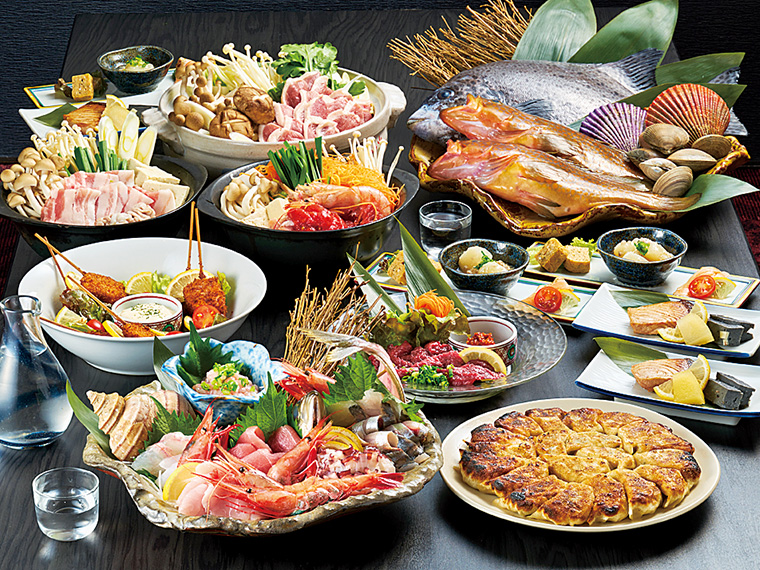 コースの一例。5,500円コースは円盤餃子、6,050円コースは馬刺しが付いて、より豪華！