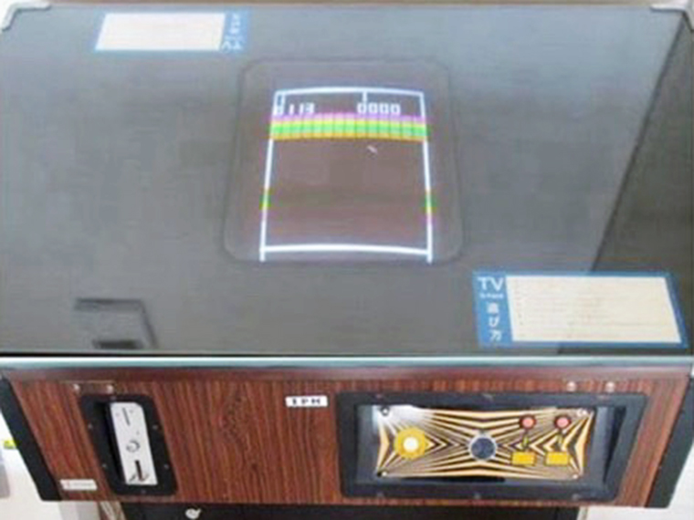 昭和の喫茶店にあった懐かしのゲームテーブルで遊べる（2ゲーム100円）