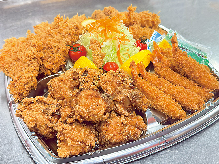 「ぷるプルバラエティー」（4,230円）。写真は中サイズ（3～4人用）。大サイズ（5～6人用）は5,530円で予約受付中！