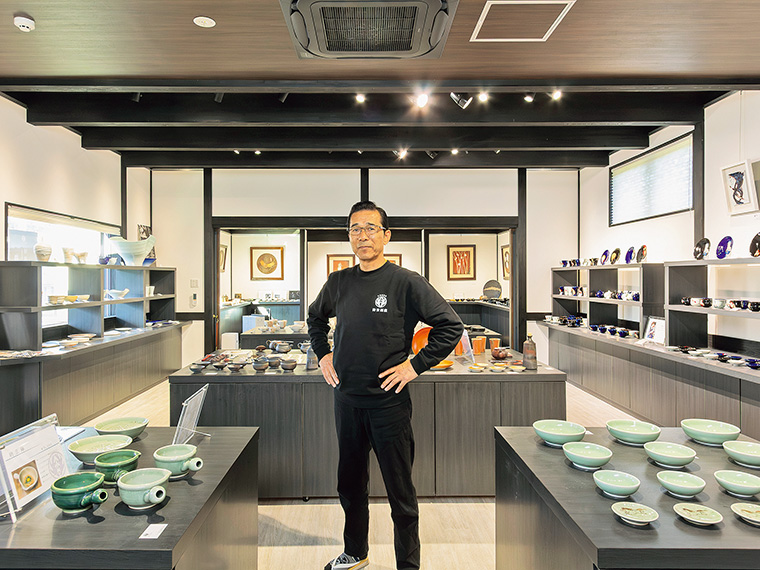 「10名の窯元を自立させ、大堀地区に以前のような大堀相馬焼の産地を作ることが今の大きな目標です」と話す、近藤さん。2025年現在、2名の後継者とともに、イベントなどを通じながら大堀相馬焼の魅力を伝え続けている