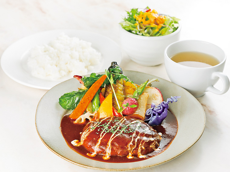 「福島牛と麓山高原豚のハンバーグ＜デミソース＞（ライス、スープ、サラダ付き）」（1,620円）