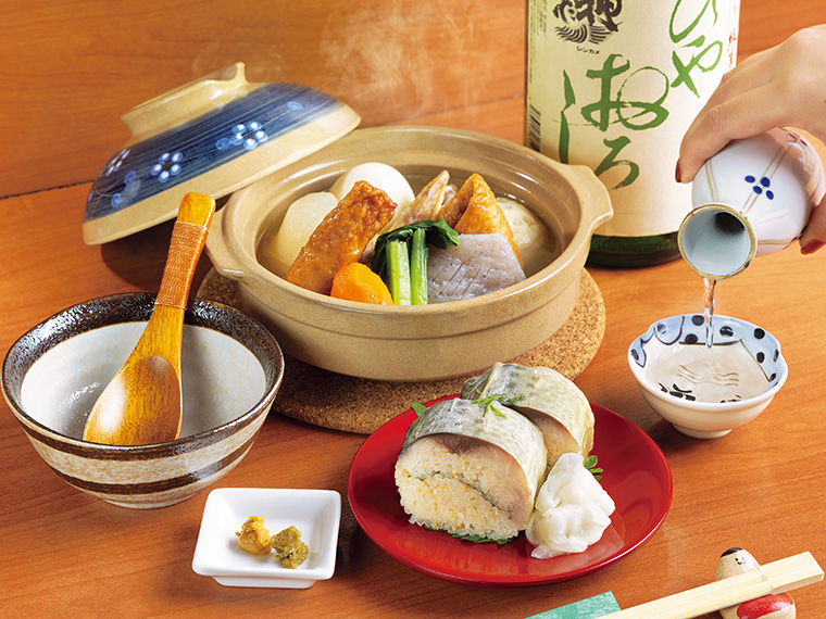 手前から「鯖の棒寿司」（一切れ200円※値段は目安）、「鶏塩おでん」（1,200円）