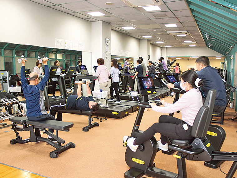 トヨタクラウンアリーナ2階にあるトレーニング室。最新マシンが充実