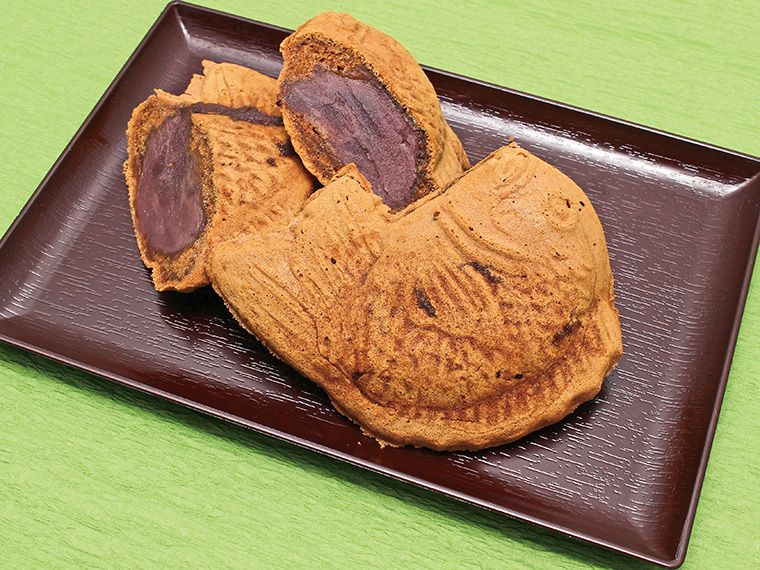 「天然物しおの黒糖たい焼き」（1個150円）