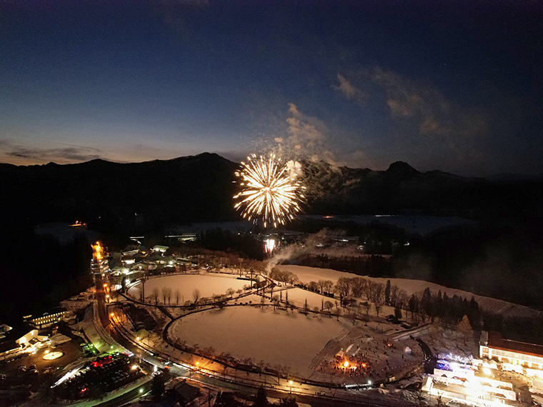 雪上花火の様子