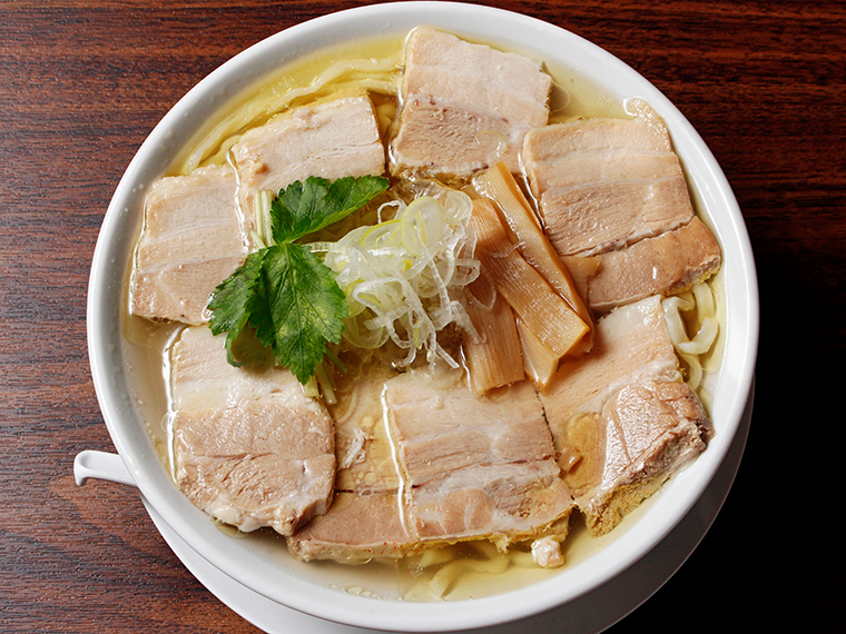 丸一日かけて作るチャーシューがたくさんのった「会津山塩チャーシューメン」（1,150円）